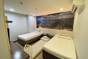 Deluxe Twin Room | Desk, free WiFi, bed sheets - Sugbutel Family Hotel Cebu powered by Cocotel (Cebu City)