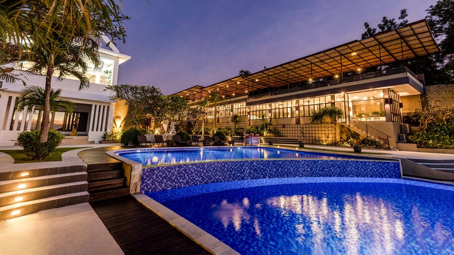 Luxotic Private Villa and Resort