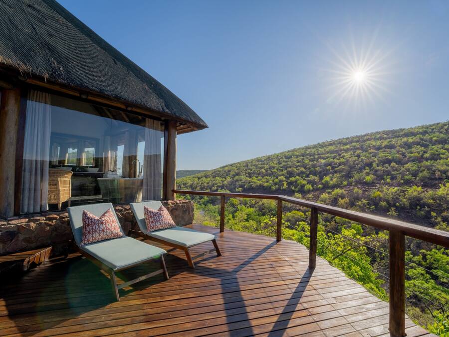 Standard Room | 1 bedroom, premium bedding, minibar, in-room safe