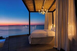 Televisión plasma, chimenea, reproductor de DVD