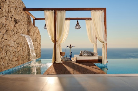Suite luna di miele, 1 letto king, vista oceano | Terrazza/patio. Emerald Villas & Suites