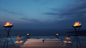 Biệt thự, 4 phòng ngủ, hồ bơi riêng | Khu phòng khách | TV màn hình phẳng 21-inch có truyền hình vệ tinh, TV plasma, lò sưởi