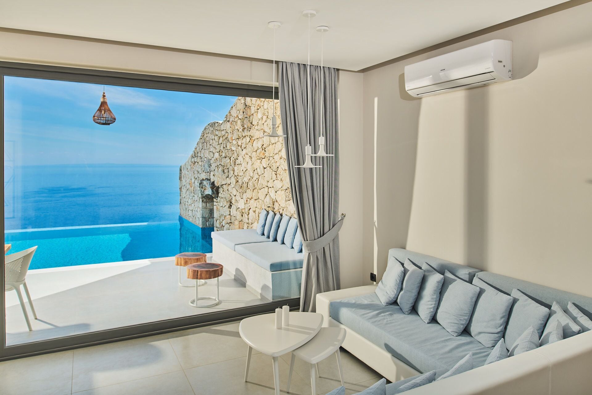 Honeymoon Suite, 1 King Bed, Ocean View | Living area | 21-inch flat-screen TV with satellite channels, plasma TV, fireplace