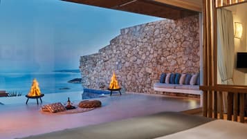 Panoramic Suite, 1 Bedroom, Private Pool, Sea View (Suite) | Egyptian cotton sheets, premium bedding, down comforters, in-room safe
