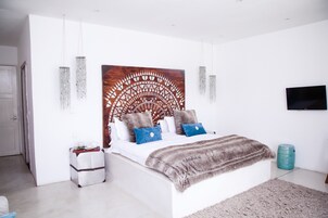 Deluxe Garden Suite Pool View | Premium bedding, minibar, in-room safe, individually decorated