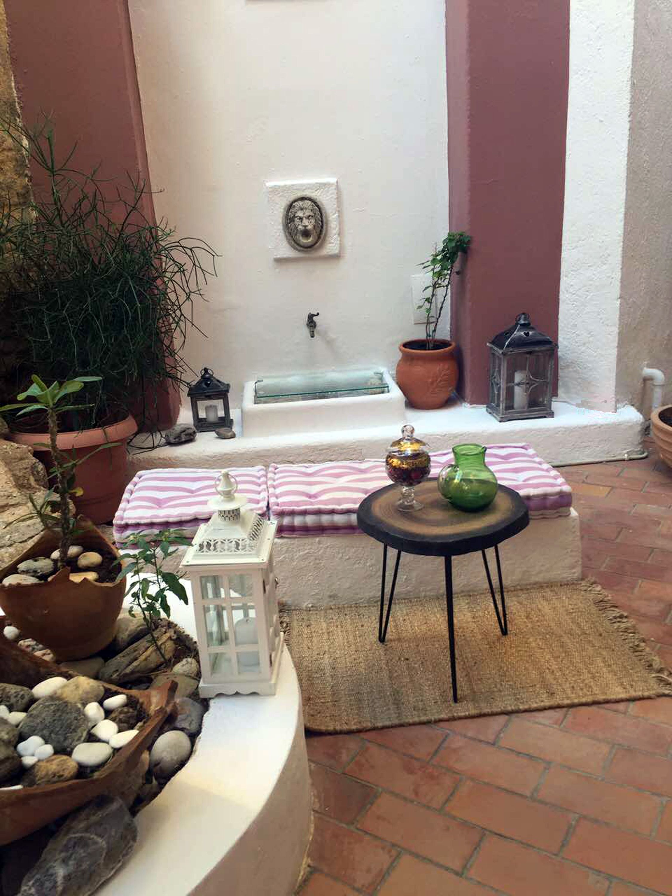 Sarapan ala kontinental setiap hari (EUR 10 per orang)