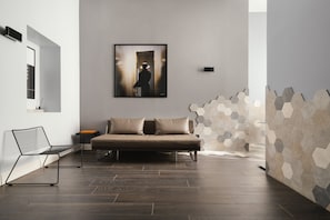 Deluxe-Suite, Annex