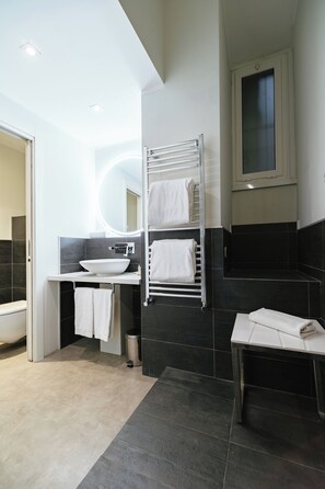 Double Room | Bathroom | Shower, rainfall showerhead, hair dryer, bathrobes