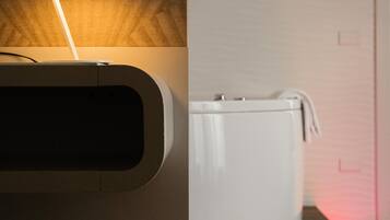Deluxe Suite with Jacuzz | Room amenity