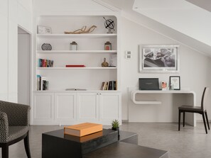 Business Suite | Minibar, in-room safe, desk, soundproofing - Montenapoleone Suites (Milan)