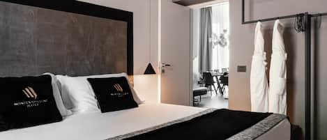 Deluxe Suite, Annex Building | 1 bedroom, minibar, in-room safe, desk