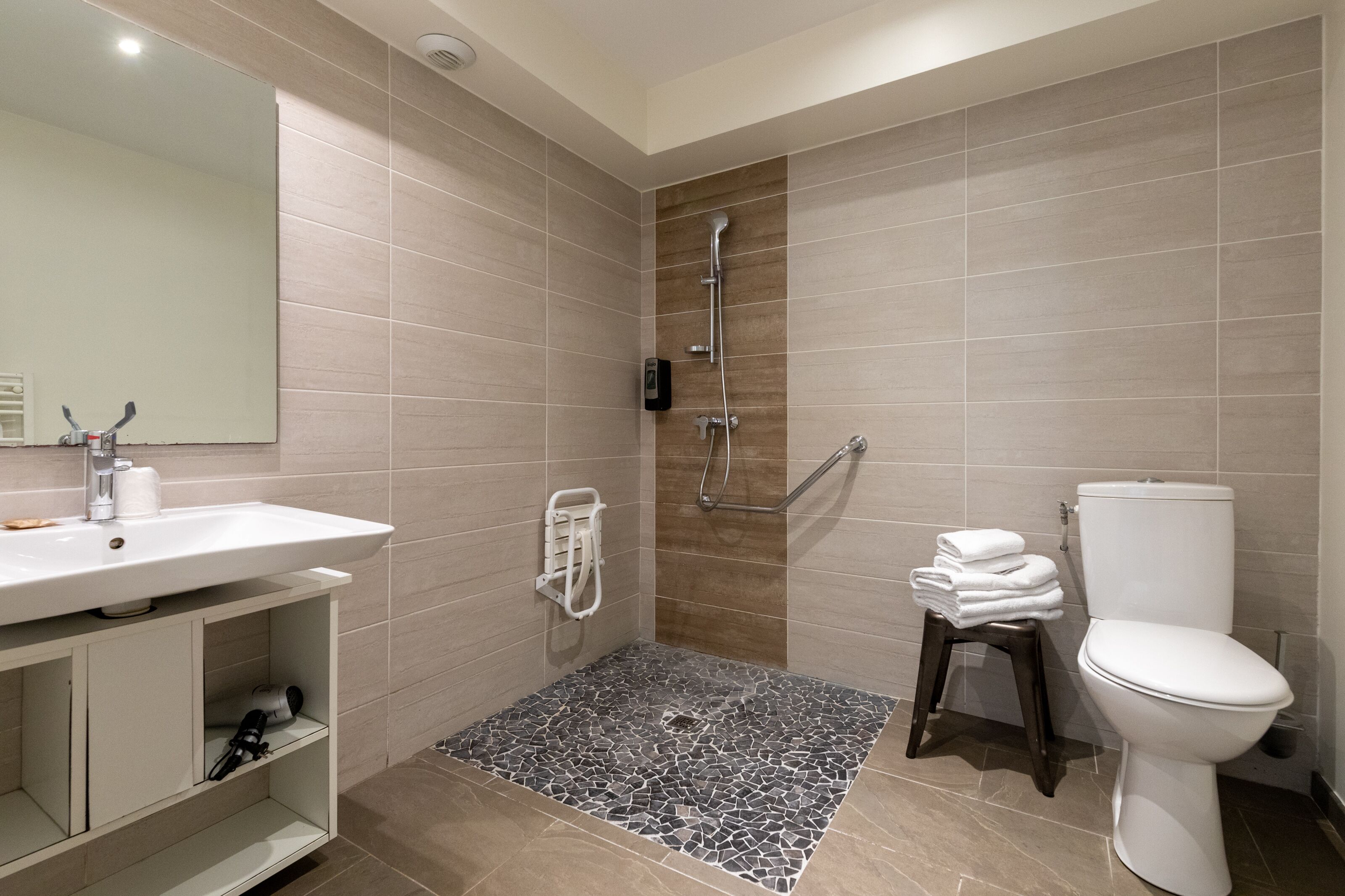 apartment, 1 bedroom | bathroom | shower, free toiletries, hair dryer, towels