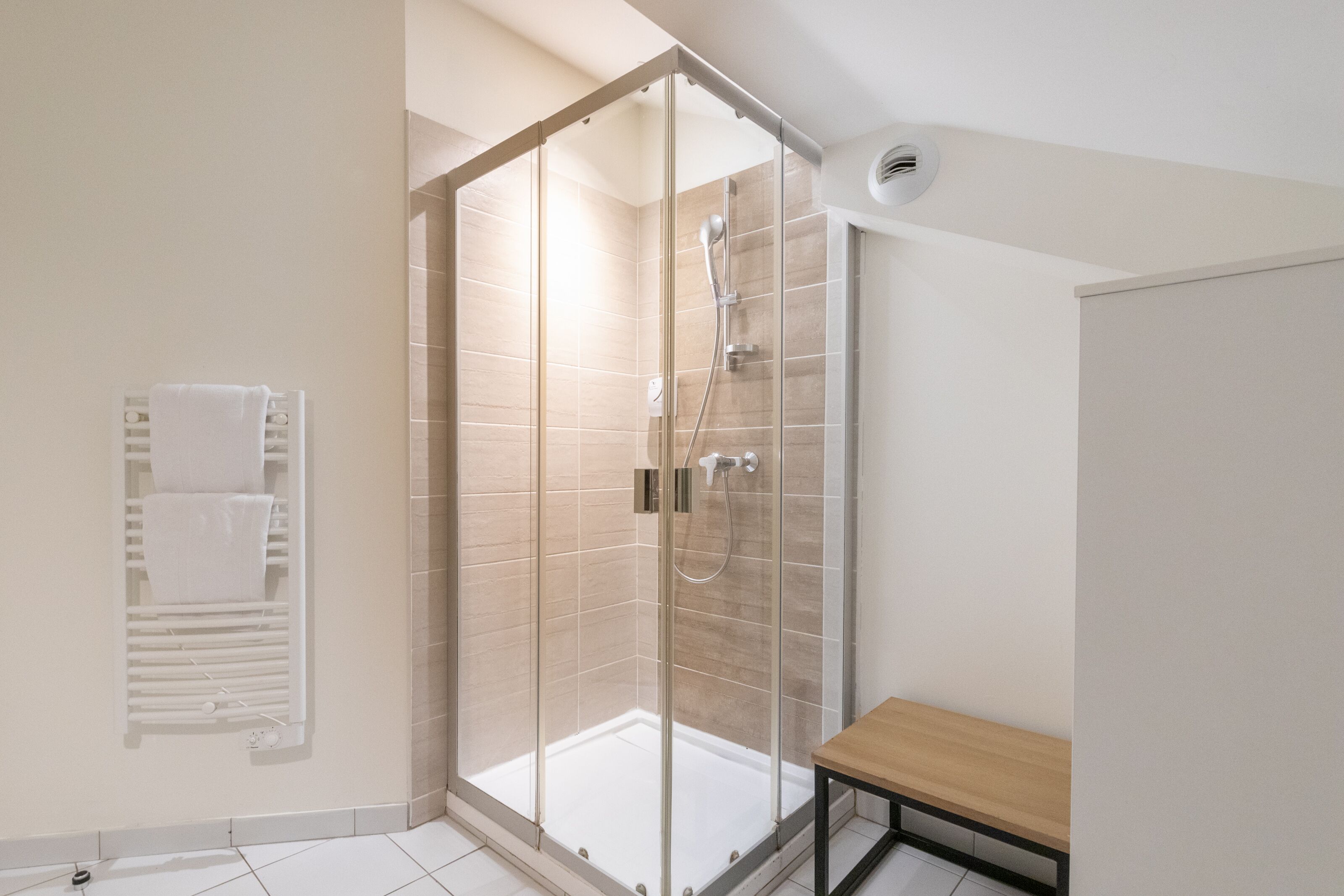 apartment, 2 bedrooms | bathroom | shower, free toiletries, hair dryer, towels