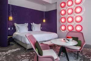 Crazy Room  | Premium bedding, minibar, in-room safe, blackout drapes - Yndo Hotel (Bordeaux)