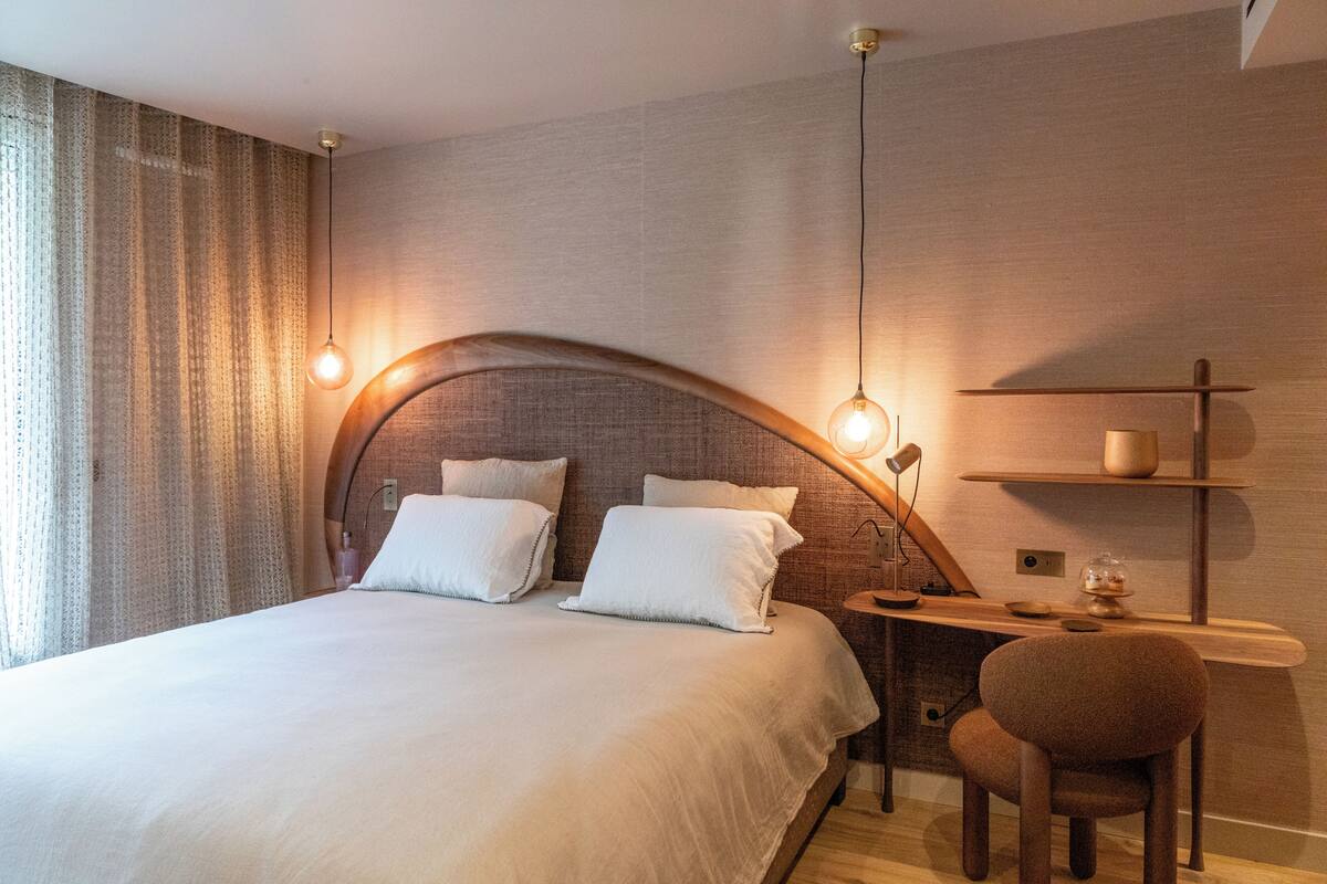 Ropa de cama de alta calidad y minibar
