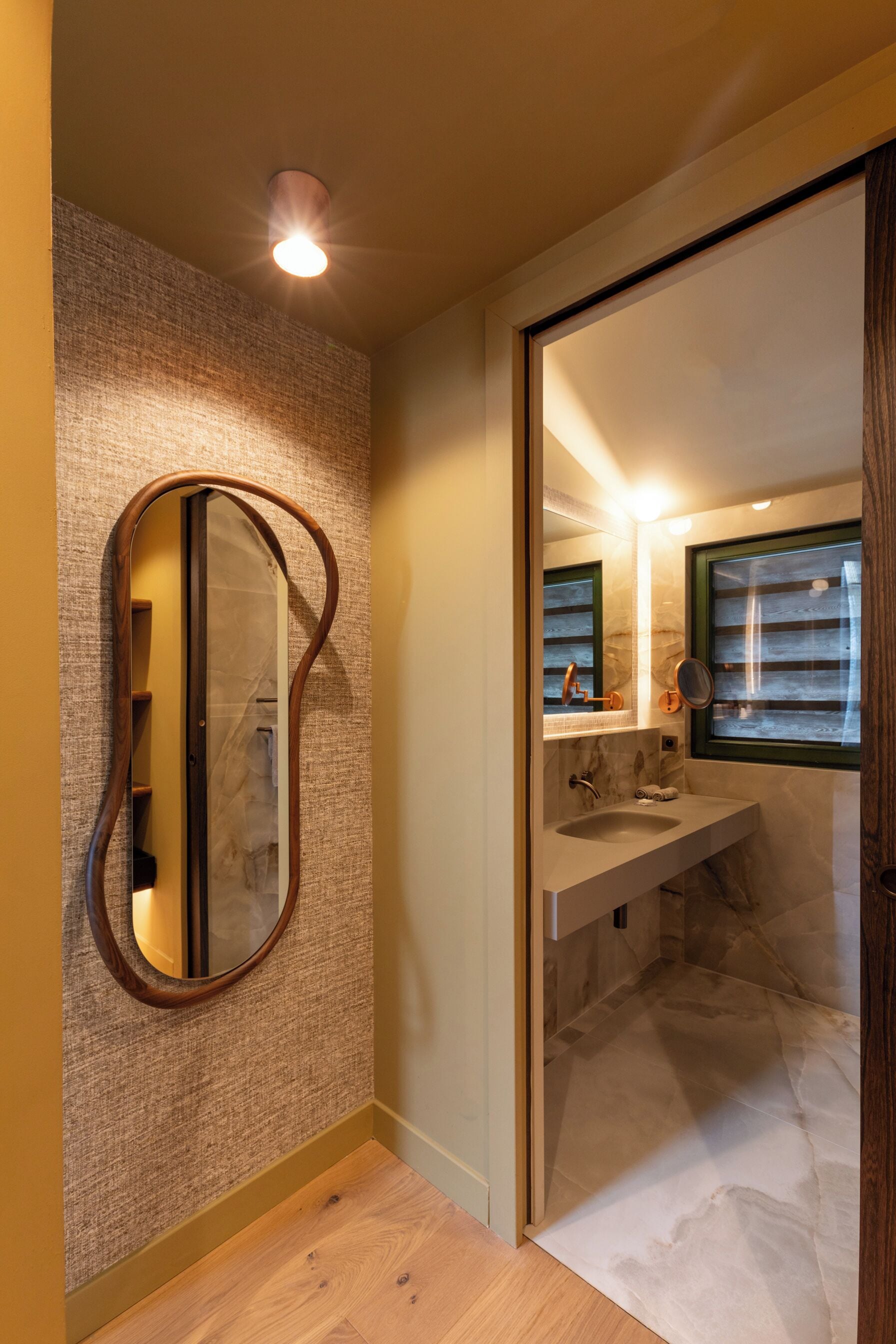 crazy room  | bathroom | combined shower/bathtub, rainfall showerhead, free toiletries