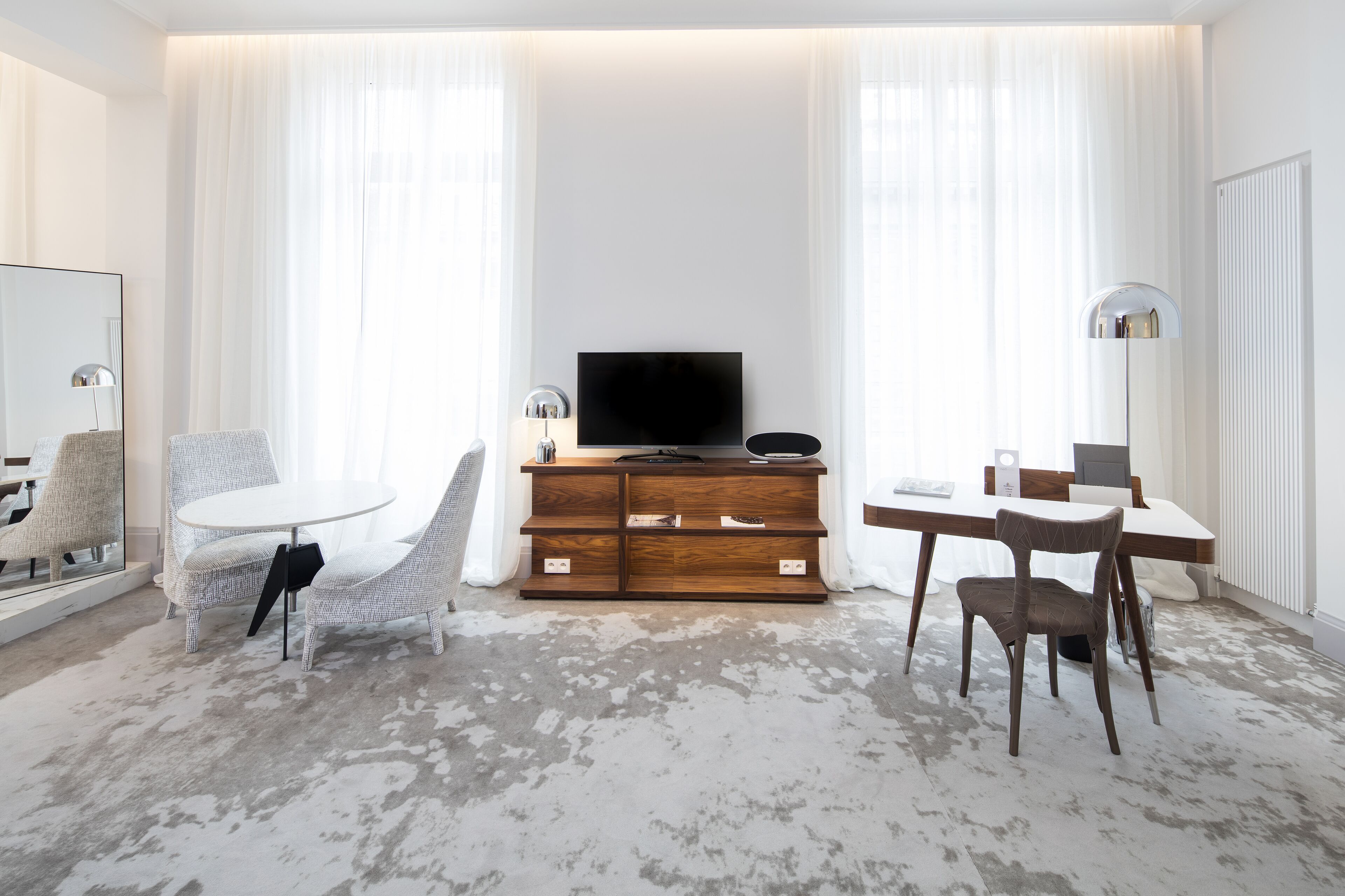 so chic suite  | premium bedding, minibar, in-room safe, blackout curtains