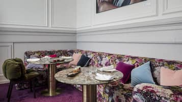 Daily continental breakfast (EUR 34 per person)