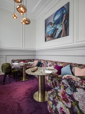 Se ofrece un desayuno continental (34 EUR por persona)