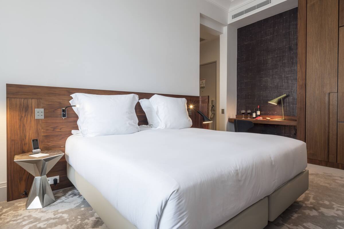 cosy room | premium bedding, minibar, in-room safe, blackout curtains