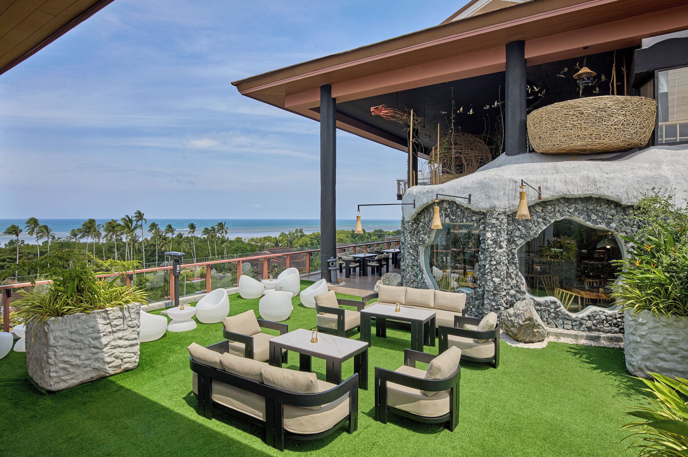 3 restaurants, breakfast, lunch, dinner served; asian cuisine