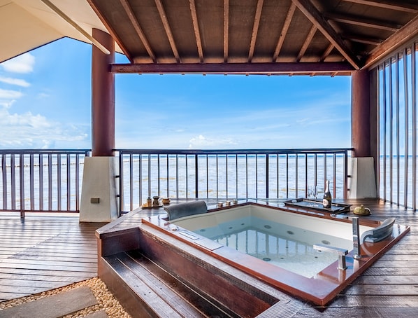 Water Villa | Zimmersafe, Schreibtisch, laptopgeeigneter Arbeitsplatz