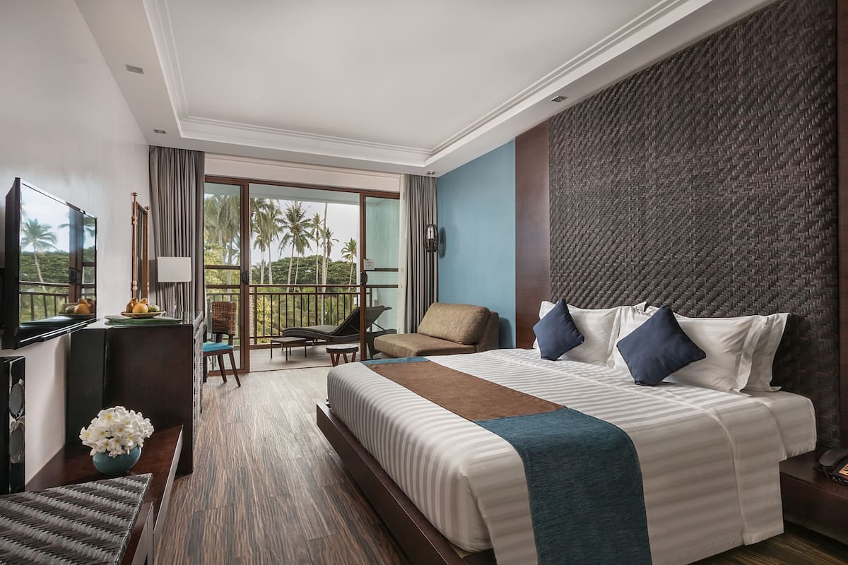 princesa classic | in-room safe, desk, laptop workspace, soundproofing