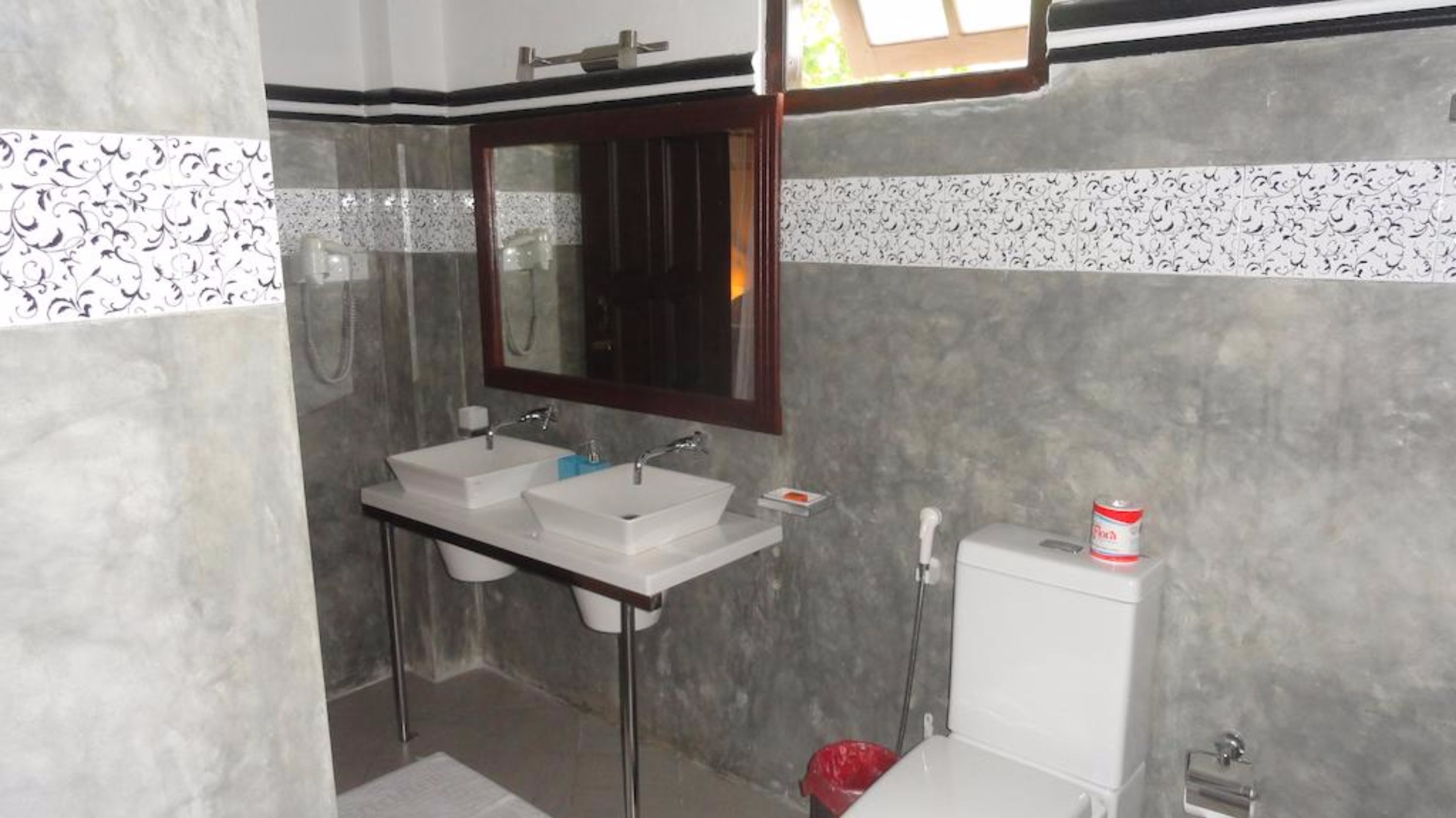 minibar, in-room safe, desk, free wifi