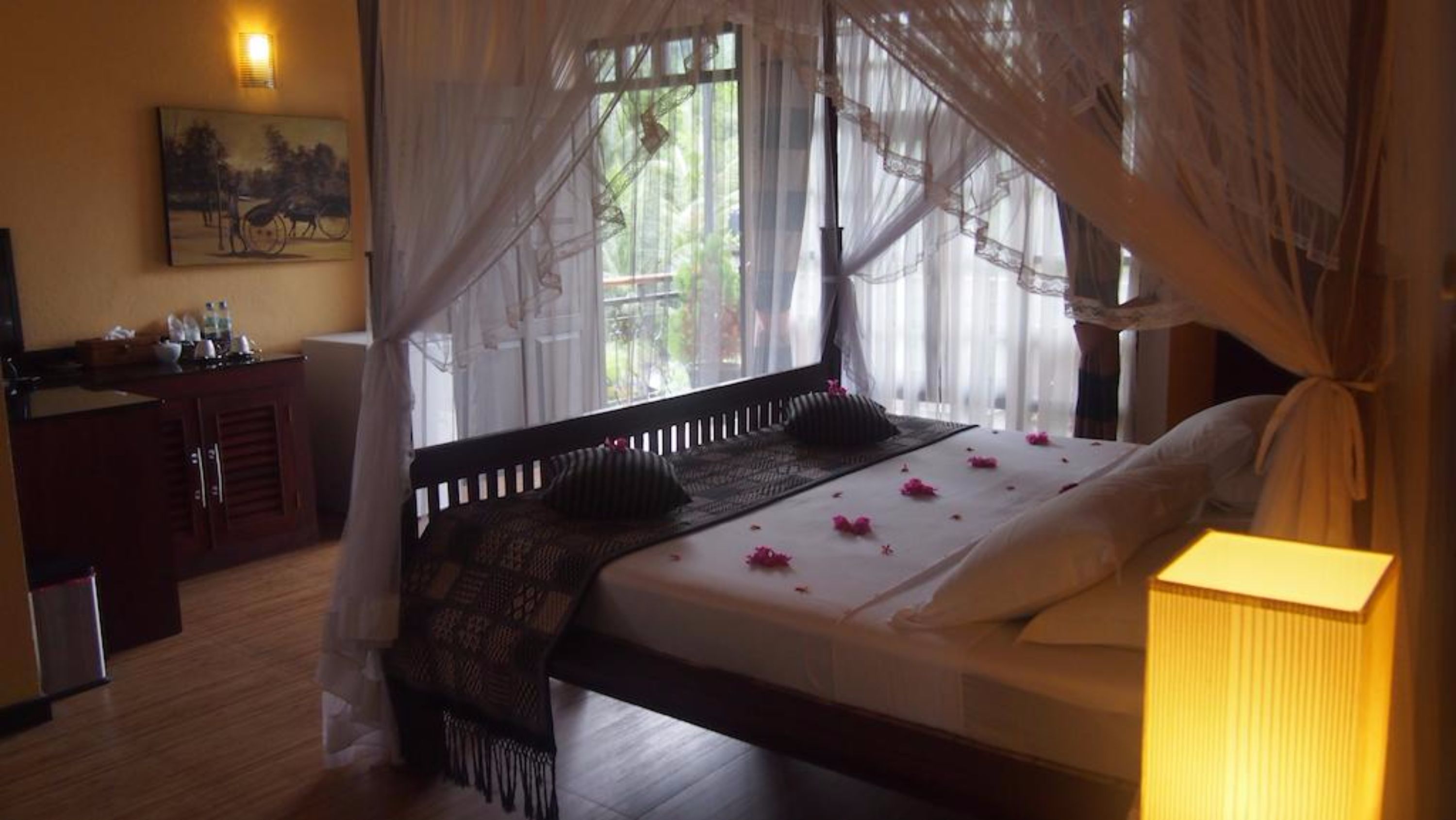 minibar, in-room safe, desk, free wifi