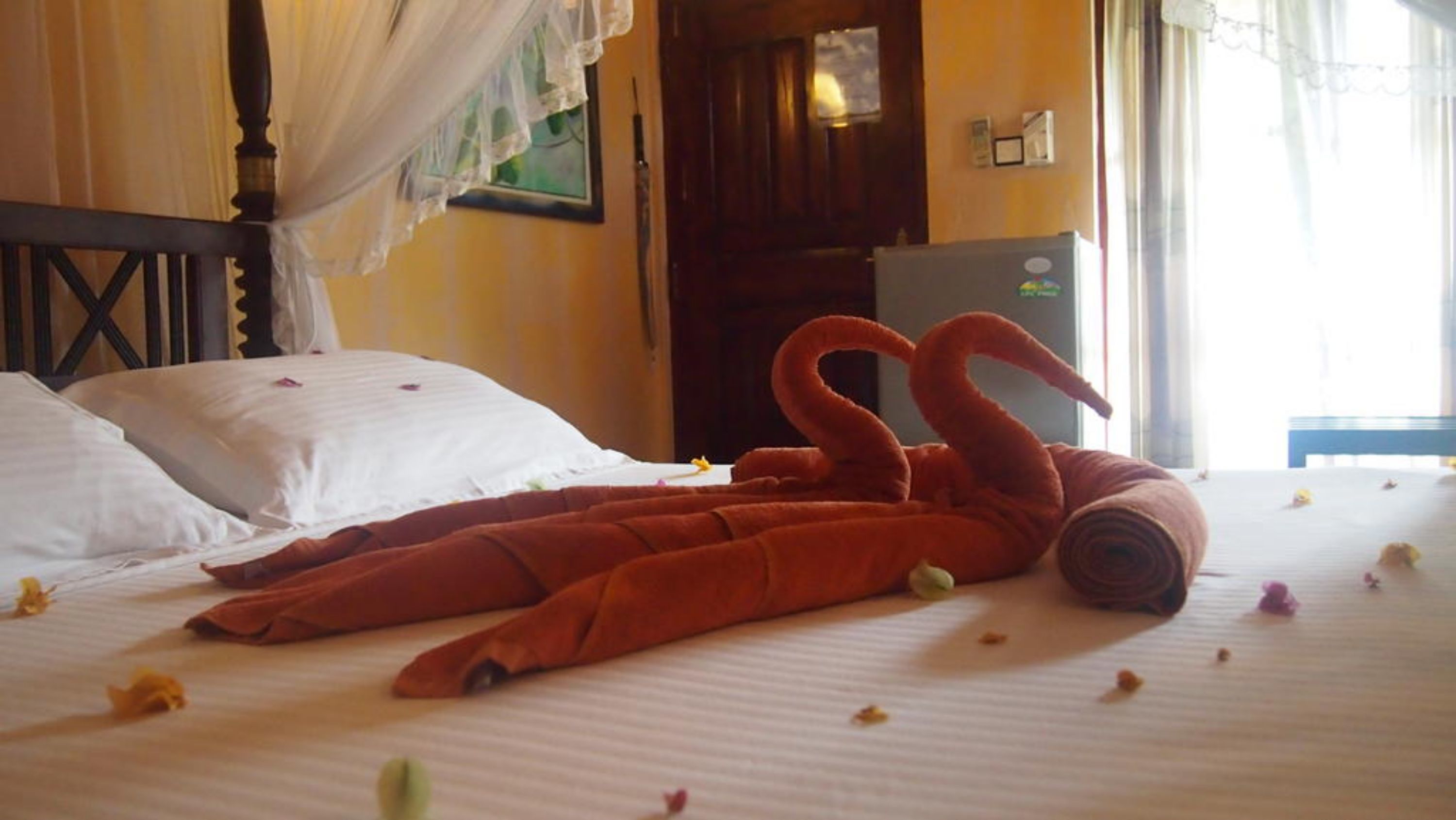 minibar, in-room safe, desk, free wifi