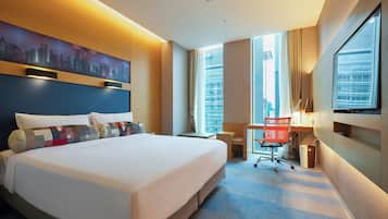 aloft, Quarto, 1 cama King, vista para a cidade | Cofres nos quartos, escrivaninha, berços grátis, Wi-Fi de cortesia