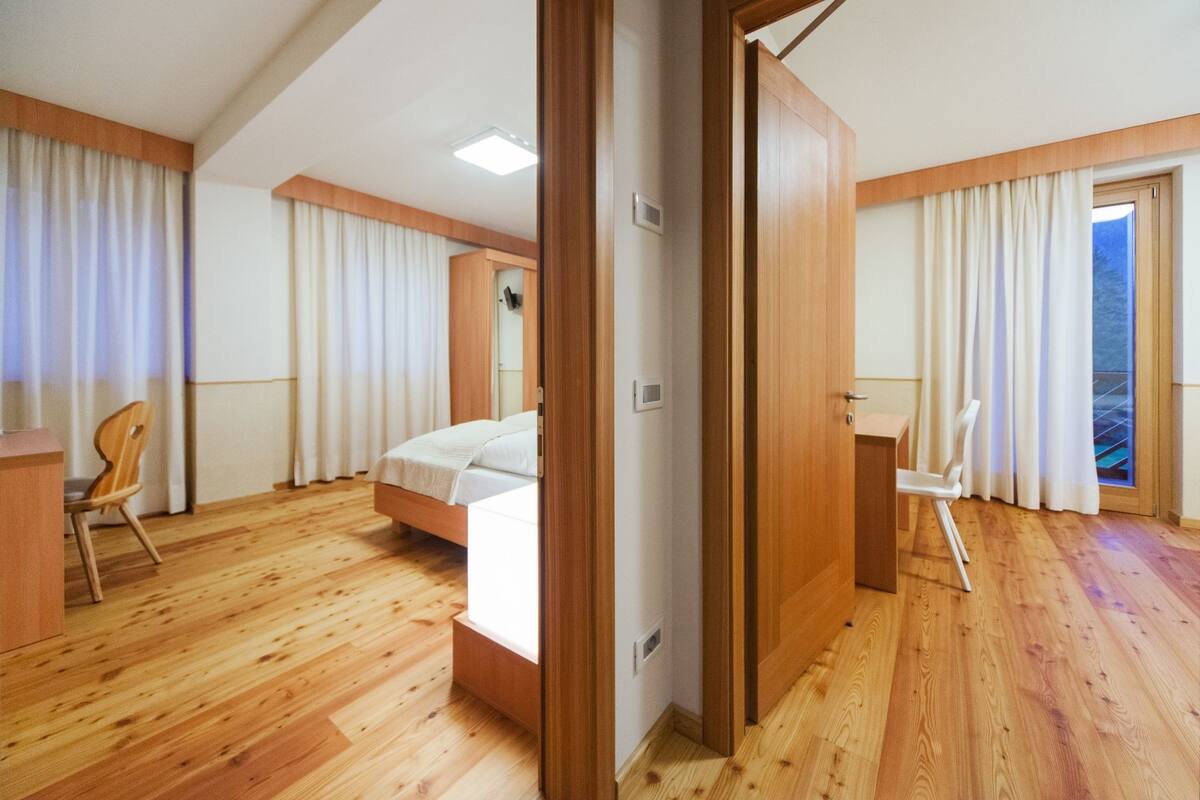 In-room safe, desk, cots/infant beds, free WiFi