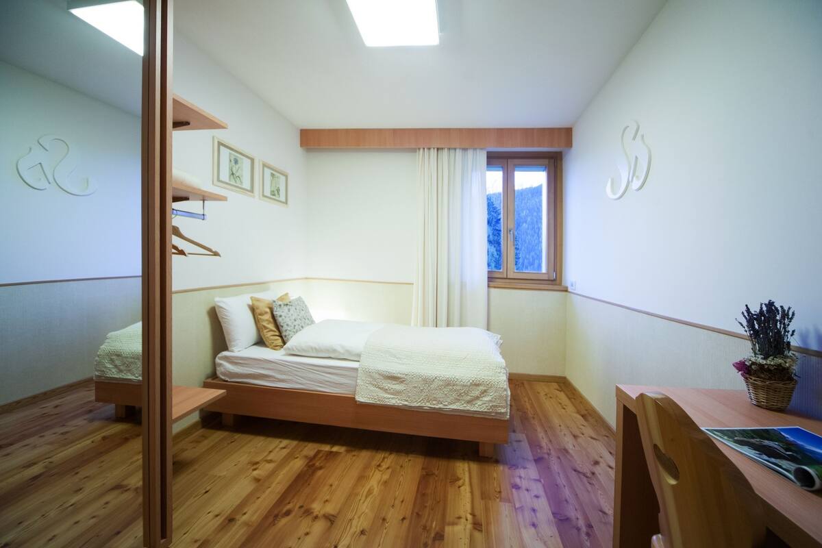 In-room safe, desk, cots/infant beds, free WiFi
