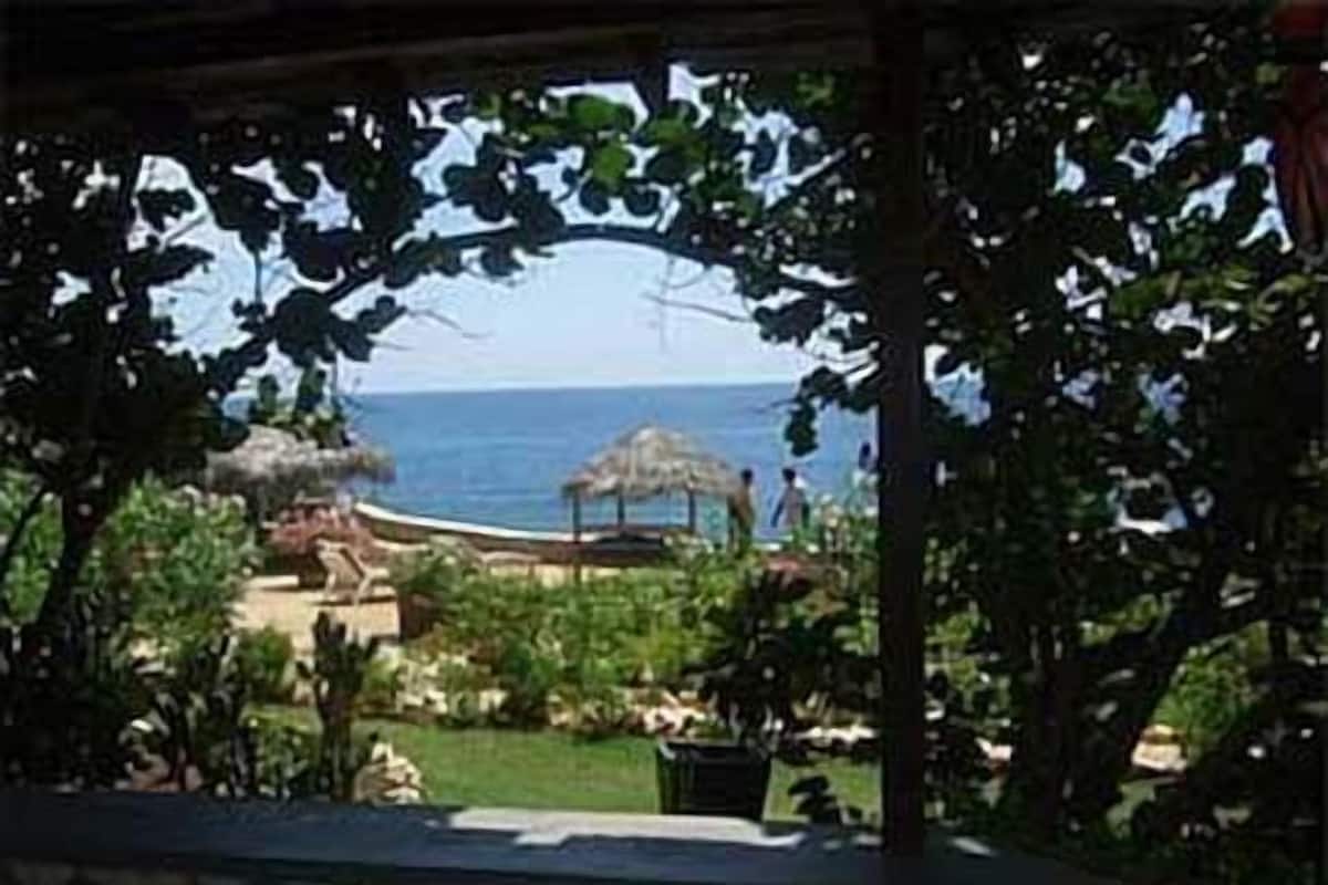 1 bedroom, in-room safe, individually decorated, individually furnished