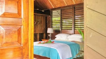 Hytte, 1 dobbeltseng, terrasse, hageutsikt (Pisces) | Safe på rommet, individuelt dekorert og individuelt innredet