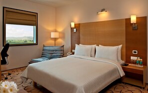 Premium bedding, in-room safe, desk, iron/ironing board - Red Fox by Lemon Tree Hotels, Bhiwadi (Tijara)