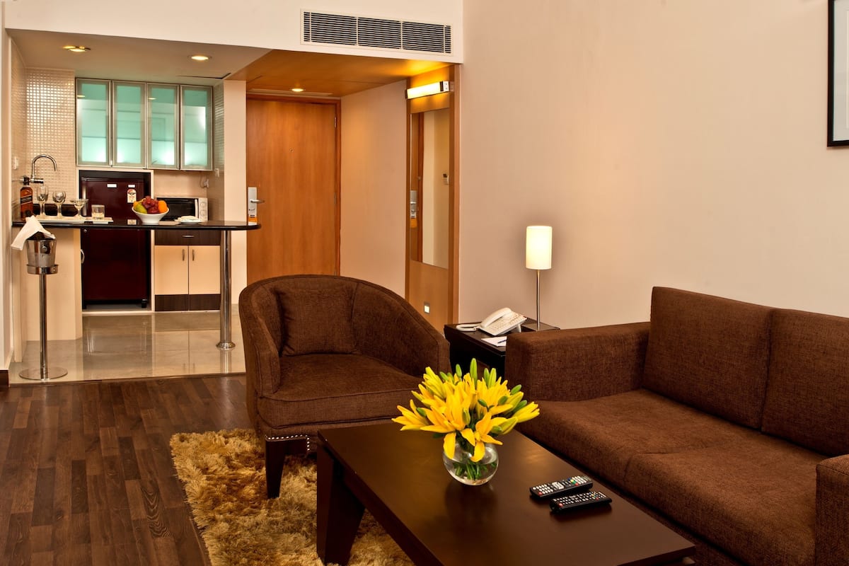 Premium bedding, in-room safe, desk, iron/ironing board (on request)