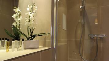 Apartment, 1 Bedroom | Bathroom | Separate tub and shower, free toiletries, hair dryer, slippers