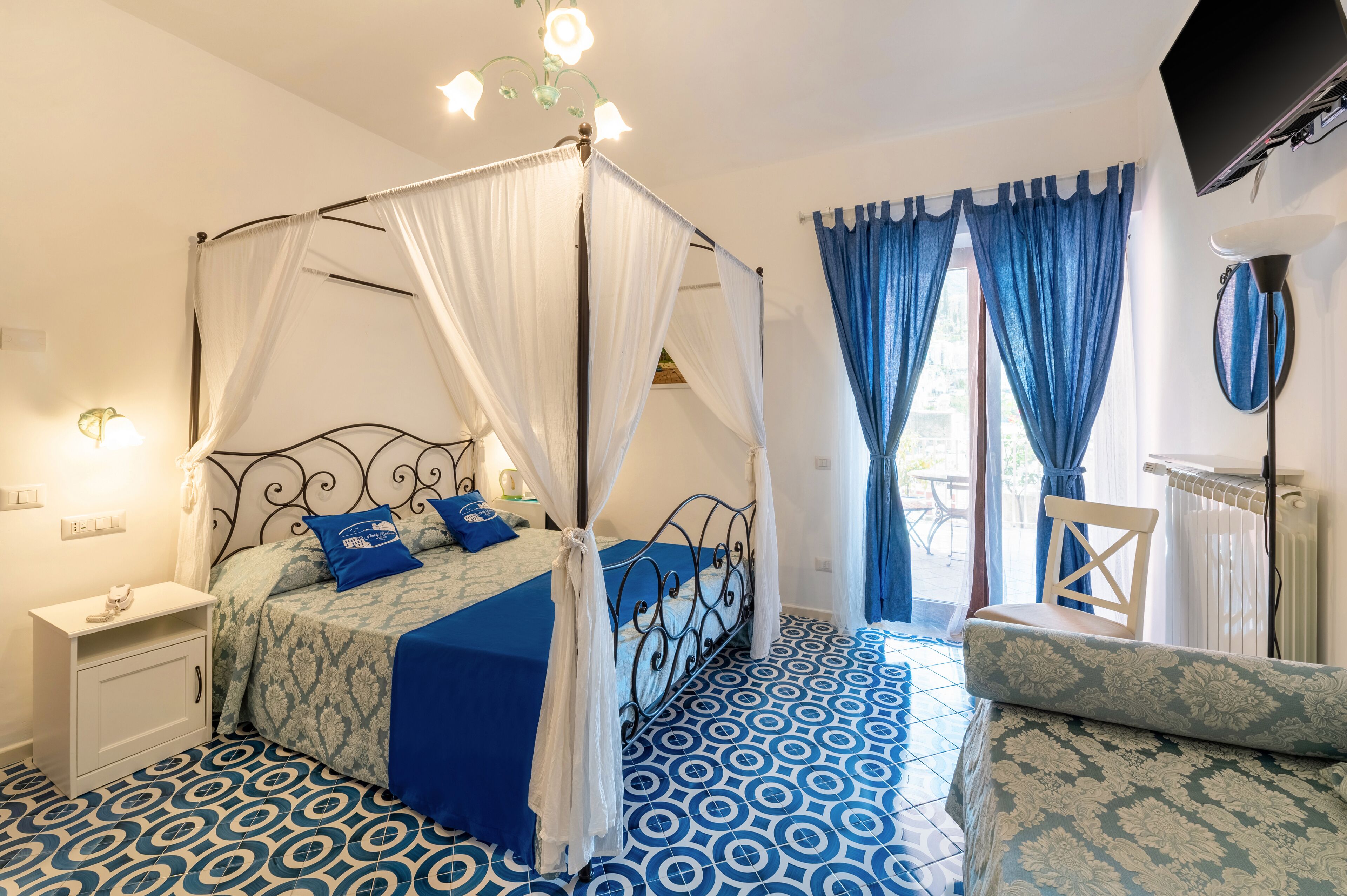 Deluxe-Doppel- oder -Zweibettzimmer, eingeschränkter Meerblick | Allergikerbettwaren, Daunenbettdecken, Zimmersafe, Schreibtisch