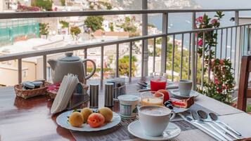 Daily buffet breakfast for a fee