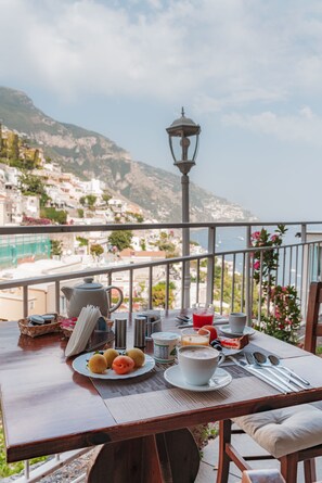Desayuno buffet todos los días (con cargo)