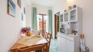 Apartment, Sea View | Dining room