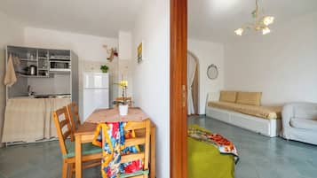 Standard Apartment, 1 Bedroom, Balcony, Partial Sea View | Private kitchenette