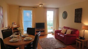 Apartment, 1 Bedroom | In-room dining - Citystay Living - Warren Close (Cambridge)