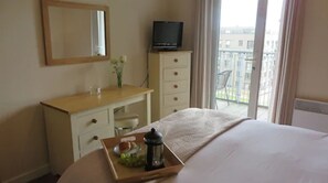 Apartment, 1 Bedroom | Iron/ironing board, free cribs/infant beds, free WiFi, bed sheets - Citystay Living - Warren Close (Cambridge)