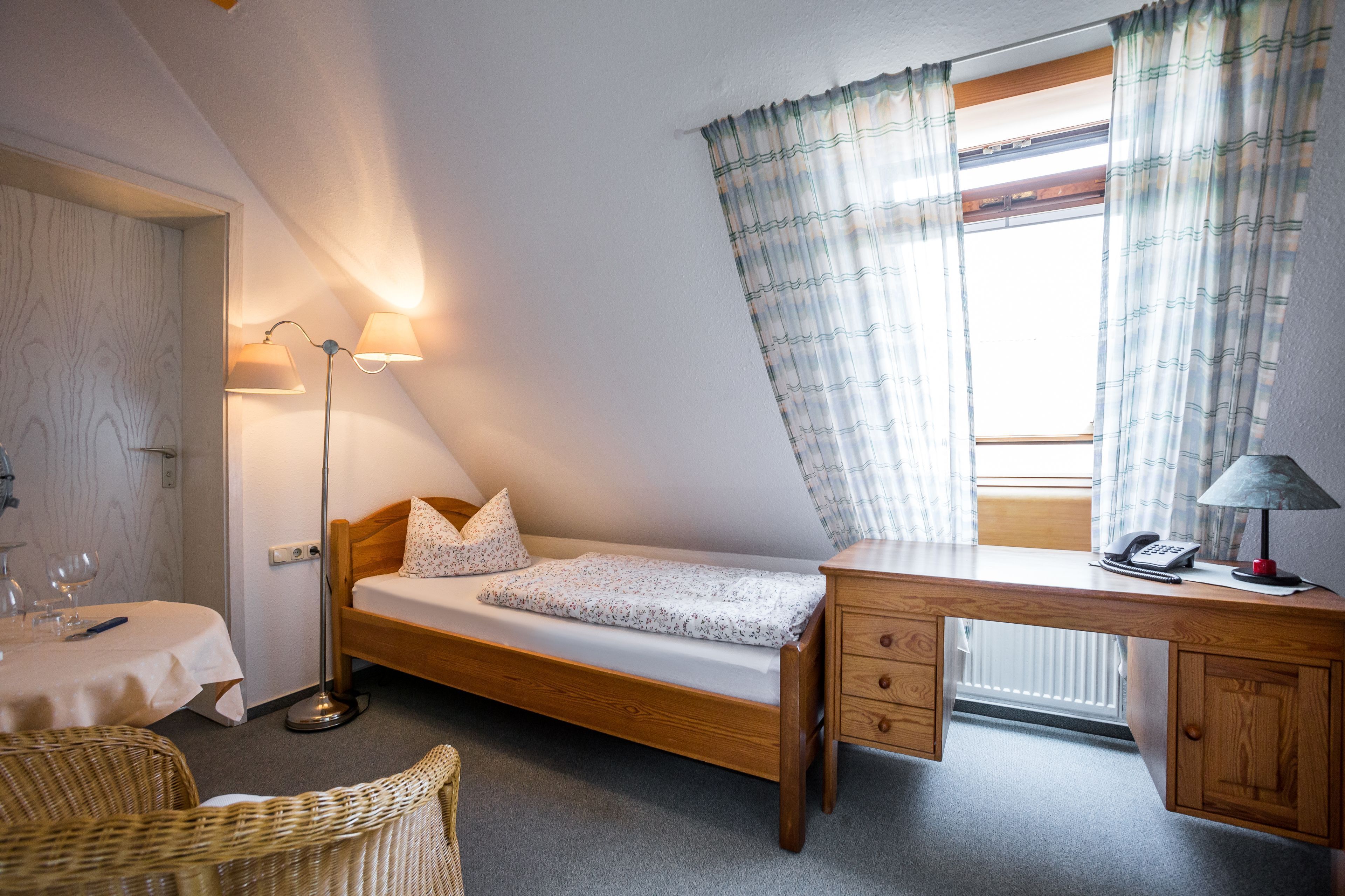 Schreibtisch, Verdunkelungsvorhänge, kostenloses WLAN, Bettwäsche