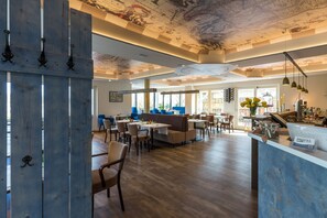 Breakfast, dinner served; international cuisine, sea views