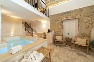 Superior-Studiosuite | Wohnbereich | 42-Zoll-Flachbildfernseher mit Digitalempfang