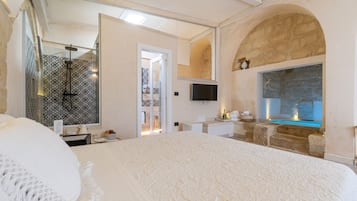 Suite Studio Junior, piscine privée, vue mer | 1 chambre, draps en coton égyptien, literie de qualité supérieure