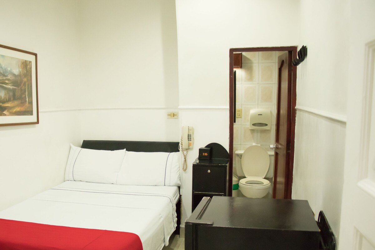 Minibar, in-room safe, WiFi (free)
